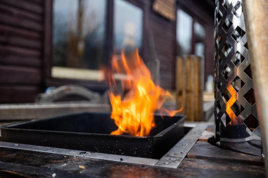 The Woodland Lodge - Wood Fired Hot Tub And Firepit Hambleton Exteriör bild